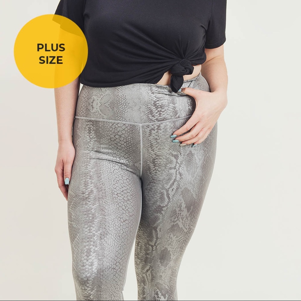 NWT! π₯° Snake Print High Waisted Legging Pants - Picture 5 of 8